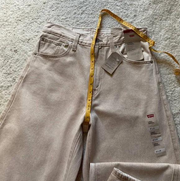 NWT Levi's Cinch Barrel High Rise Women's Jeans Size 27/31 - Picture 8 of 13
